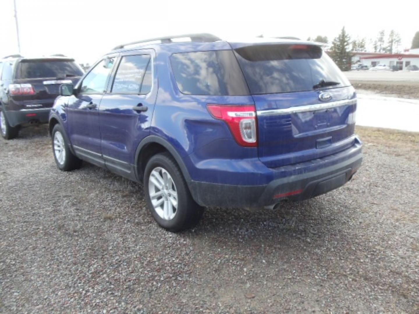 2015 Blue /Gray Ford Explorer Base 4WD (1FM5K8B88FG) with an 3.5L V6 DOHC 24V engine, 6-Speed Automatic transmission, located at 5465 Highway 2 W., Columbia Falls, MT, 59912, (406) 892-4407, 48.352188, -114.240929 - Photo#4